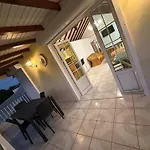 Haut De Villa Au Moule